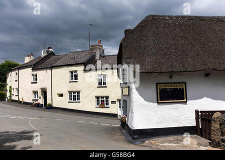 Teign valley village,Devon rurale,cob e paglia,volgare,pub rurale,pub rurale,Christow,Parco Nazionale di Dartmoor,case a schiera i Foto Stock