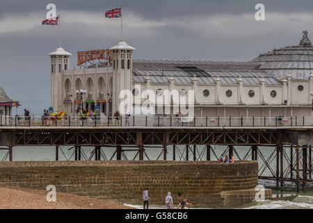 Brighton Palace Pier un grado 11 elencati piacere pier situato al Brighton Sea Front Brighton East Sussex, Regno Unito Foto Stock