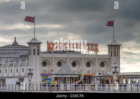 Ingresso principale al palazzo di Brighton Pier un grado 11 elencati piacere pier situato al Brighton Sea Front Brighton East Sussex, Regno Unito Foto Stock