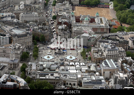 Vista sulla città - Londra. Vista aerea di Trafalgar Square nel centro di Londra Foto Stock