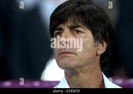 Calcio - UEFA Euro 2012 - Gruppo B - Paesi Bassi / Germania - Metalist Stadium. La testa tedesca del pullman Joachim Low sulla linea di contatto Foto Stock