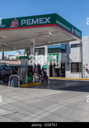 PEMEX gas station a Queretaro, in Messico. Petróleos Mexicanos è stato messicano di proprietà di conglomerato di petrolio. Foto Stock