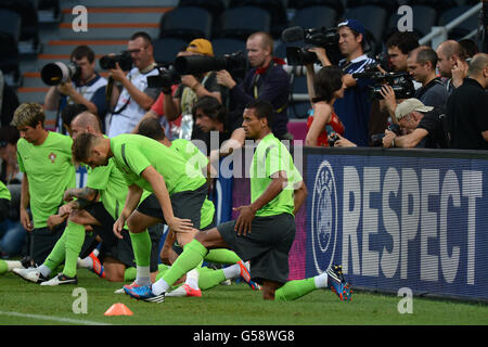 Calcio - UEFA Euro 2012 - Semifinale - Portogallo / Spagna - Portogallo Training - Donbass Arena. Luis Nani in Portogallo durante l'allenamento alla Donbass Arena di Donetsk in vista della loro semifinale contro la Spagna di domani Foto Stock