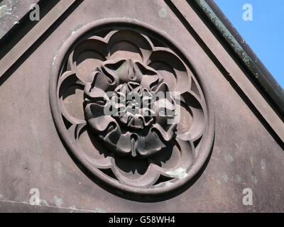 In pietra scolpita Tudor Rose emblema, REGNO UNITO Foto Stock