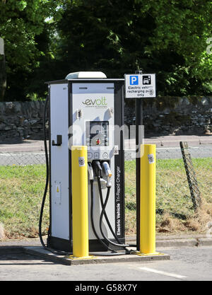 Evolt Veicolo elettrico Punto di carica stazione, Scotland, Regno Unito Foto Stock