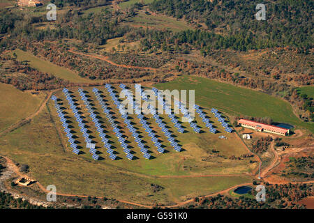Pannelli solari fotovoltaici, vista aerea, provincia di Barcellona. La Catalogna. Spagna Foto Stock