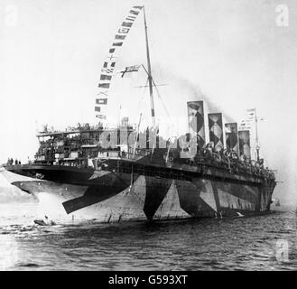 La RMS Mauretania, nave gemella della sillata 'Lusitania', che arriva a New York con i soldati statunitensi che tornano dal servizio nella prima guerra mondiale. 'Maretania' indossa ancora il suo tempo di guerra 'Dazzle Camouflage', destinato a confondere U-Boats per quanto riguarda la sua posizione e lunghezza. Foto Stock