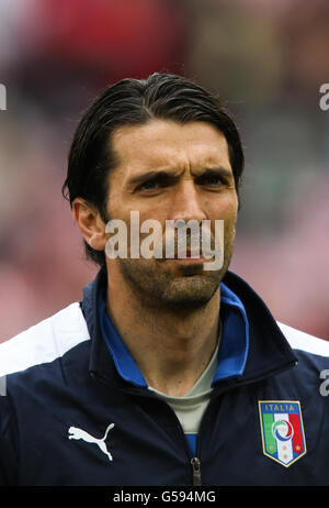 Calcio - UEFA Euro 2012 - Gruppo C - Italia v Croazia - Stadio Poznan. Gianluigi Buffon in Italia Foto Stock