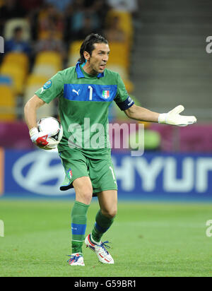 Calcio - UEFA Euro 2012 - quarto finale - Inghilterra / Italia - Stadio Olimpico. Gianluigi Buffon in Italia Foto Stock