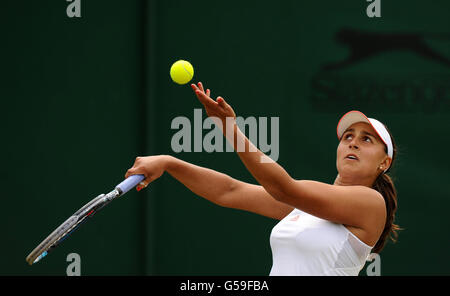 Tamira Paszek in azione contro Roberta Vinci in Italia durante il giorno sette dei campionati di Wimbledon 2012 all'All England Lawn Tennis Club, Wimbledon. Foto Stock