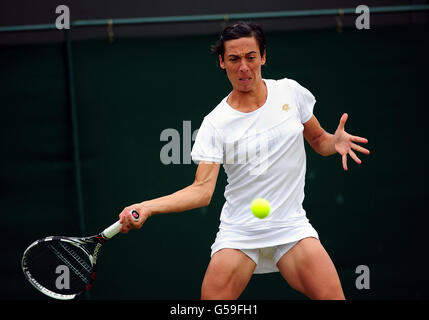 Francesca Schiavone in Italia contro Petra Kvitova nella Repubblica Ceca durante il settimo giorno dei Campionati Wimbledon 2012 all'All England Lawn Tennis Club di Wimbledon. Foto Stock