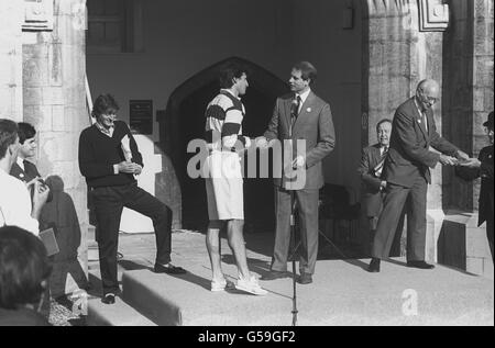 Atletica - carri di fuoco eseguire rievocazione - Trinity College di Cambridge Foto Stock