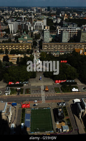 Vista sulla città - Varsavia. Una vista generale di Varsavia vista dalla piattaforma panoramica sul Palazzo della Cultura e della Scienza Foto Stock