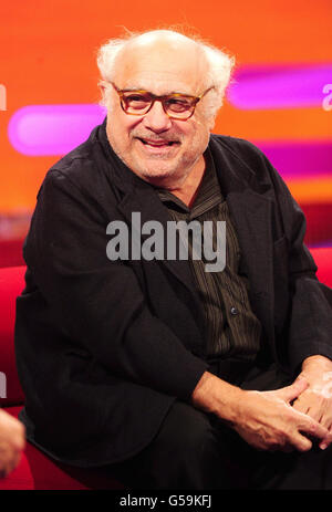 Danny Devito durante le riprese del Graham Norton Show presso i London Studios di Londra, che saranno proiettate questo venerdì. Foto Stock