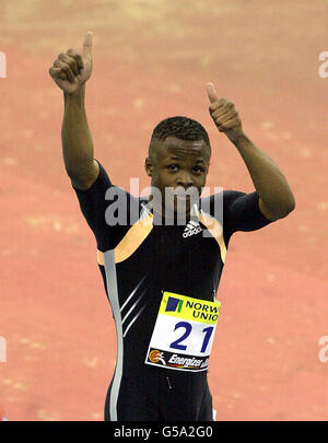 Daniel Caines celebra la sua vittoria nei 400 metri del Norwich Union Grand Prix alla NIA di Birmingham. Foto Stock