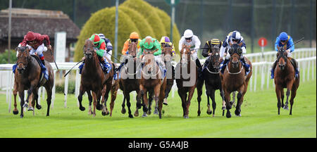 Corse ippiche - Coral Eclipse Summer Festival - Coral Eclipse Day - Sandown Park. I corridori nella carica di Corallo Foto Stock