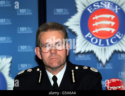 Il capo Constable Jim Barker-McCardle parla durante una conferenza stampa presso la sede della polizia dell'Essex a Chelmsford, dopo che PC Ian Dibell è stato ucciso e un altro uomo ferito in un tiro a Clacton. Foto Stock