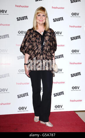 Sian Lloyd arriva alla prima britannica di Salute al Mayfair Hotel, Londra. PREMERE ASSOCIAZIONE foto. Data immagine: Mercoledì 11 luglio 2012. Il credito fotografico dovrebbe essere: Ian West/PA Wire Foto Stock