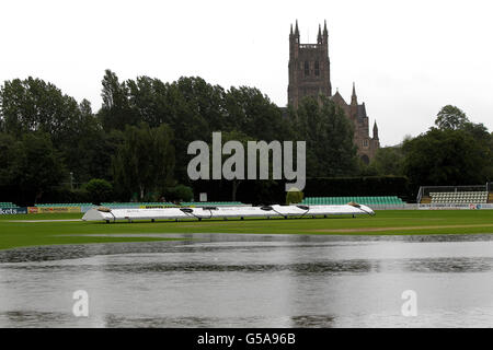 Cricket - Worcestershire County Cricket Ground inondazioni Foto Stock