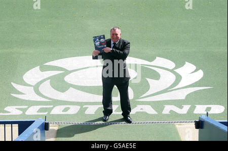 Ian McLauchlan, presidente della Scottish Rugby Union, durante l'AGM della Scottish Rugby Union presso lo stadio di Murrayfield di Edimburgo. PREMERE ASSOCIAZIONE foto. Data foto: Sabato 30 giugno 2012. Il credito fotografico dovrebbe essere: David Cheskin/filo PA. Foto Stock