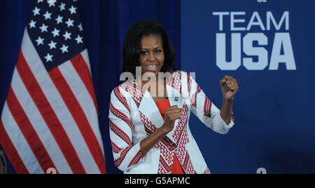 Giochi olimpici di Londra 2012. US First Lady Michelle Obama si rivolge oggi agli atleti americani presso la loro base olimpica a Londra. Foto Stock