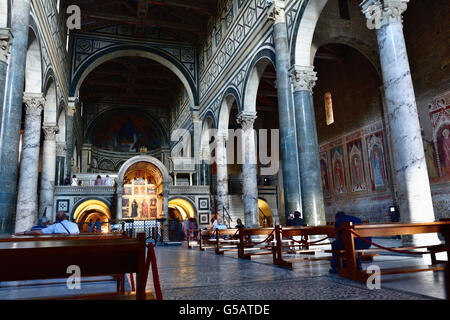 San Miniato al Monte, San Minias sulla montagna, è una basilica a Firenze in piedi in cima ad uno dei punti più alti della città. Foto Stock