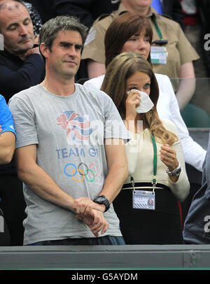 La ragazza britannica di Andy Murray, Kim Sears, stravolgerà gli occhi dopo la finale maschile dei singoli a Roger Federer in Svizzera durante il giorno tredici dei campionati Wimbledon 2012 all'All England Lawn Tennis Club, Wimbledon. Foto Stock