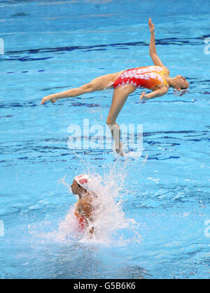 Giochi Olimpici di Londra - attività pre-Giochi - Mercoledì. La squadra cinese Syncronised Swimming si pratica durante la sessione di addestramento di nuoto al Centro Acquatico nel Parco Olimpico, Londra. Foto Stock
