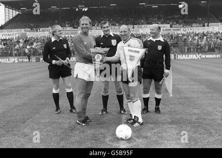 Calcio - La Carità Replay del 1966 finale di Coppa del Mondo - Inghilterra v Germania Ovest - Elland Road, Leeds Foto Stock