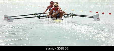 Andrew Triggs Hodge (fronte) della Gran Bretagna con Tom James, Pete Reed e Alex Gregory in azione nel loro calore dei quattro uomini a Eton Dorney. Foto Stock