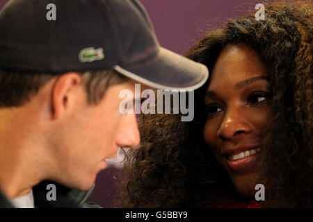 USA Serena Williams (a destra) e Ryan Harrison durante la conferenza stampa nel Main Press Center all'Olympic Park di Londra. Foto Stock