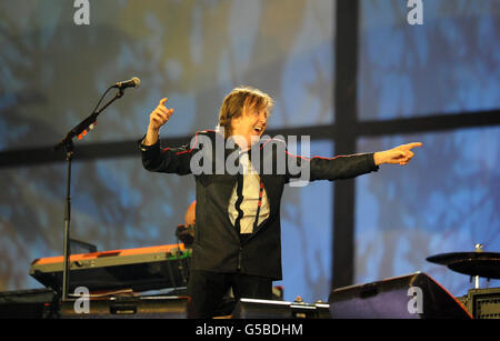 Giochi Olimpici di Londra - giorno 0. Paul McCartney si esibisce durante la cerimonia di apertura dei Giochi Olimpici di Londra del 2012 presso lo Stadio Olimpico di Londra. Foto Stock