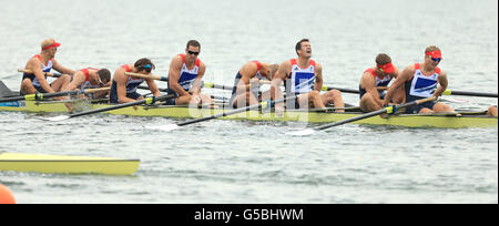 Otto membri dell'equipaggio britannico di Alex Partride, James Ford, Tom Ransley, Richard Egington, mohammed Sbihi, Greg Searle, Matthew Lanridge, Constantine Louloudis e Phelan Hill dopo aver vinto una medaglia di bronzo al lago Eton Dorney, Londra. Foto Stock