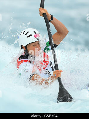 Hannah Craig irlandese nel Kayak single women semifinale al Lee Valley White Water Center. Foto Stock