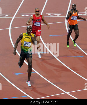 Giochi Olimpici di Londra - giorno 13. Usain Bolt della Giamaica vince la finale maschile di 200 m il giorno dodici dei Giochi Olimpici di Londra allo Stadio Olimpico di Londra. Foto Stock