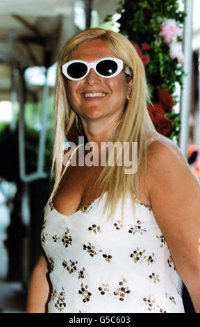 TV Presenter, Vanessa Feltz, presso le sale d'asta di Christie durante l'anteprima delle vetture di Sir Elton John, che andrà sotto il martello la prossima settimana. Foto Stock