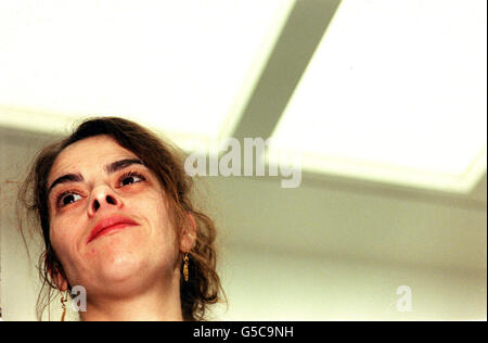 L'artista Tracey Emin alla galleria White Cube di Hoxton Square, a nord di Londra, dove ha svelato la sua ultima mostra, You Forgot to Kiss My Soul. Foto Stock