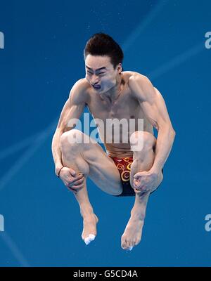 Giochi Olimpici di Londra - giorno 11. Kai Qin cinese durante la finale da 3 m di Springboard maschile Foto Stock