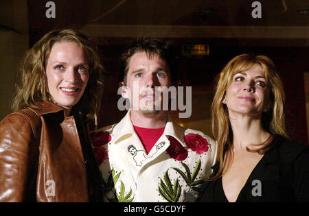 (l/r) Uma Thurman, Ethan Hawke e Natasha Richardson , a destra, arrivano per la prima del film di Ethan Hawke, 'Chelsea Walls' al Festival di Cannes. Foto Stock