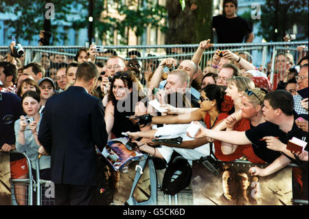 Josh Hartnet arriva a Odeon, Leicester Square per la prima Gala britannica di Pearl Harbor. Foto Stock