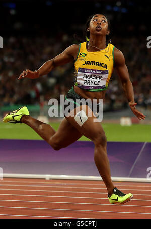 Shelly-Ann Fraser-Pryce di Jamacia vince l'oro nei 100 metri delle donne il giorno 8 dei Giochi Olimpici di Londra 2012. Foto Stock