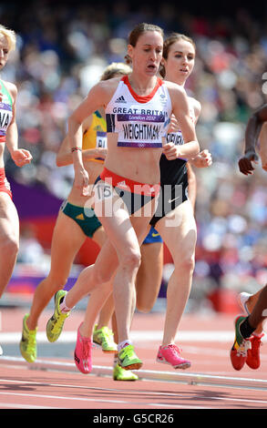 Laura Weightman della Gran Bretagna in azione durante i 1500m delle donne si riscalda allo Stadio Olimpico di Londra. Foto Stock