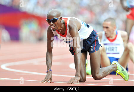 Mo Farah della Gran Bretagna dopo il caldo di 5.000 metri dei suoi uomini allo Stadio Olimpico di Londra, il dodicesimo giorno delle Olimpiadi di Londra del 2012. Foto Stock