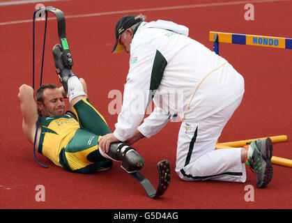 Giochi Paralimpici - formazione e preparazione - giorno due. L'Oscar Pistorius del Sud Africa durante una sessione di allenamento alla Mayesbrook Park Arena di Barking. Foto Stock