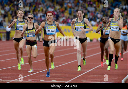 Anna Pierce degli Stati Uniti vince la 1500m femminile da Laura Weightman e Hannah England della Gran Bretagna Foto Stock