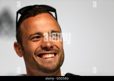 Oscar Pistorius del Sud Africa durante una conferenza stampa al Main Press Centre, Olympic Park, Londra. PREMERE ASSOCIAZIONE foto. Data immagine: Martedì 28 agosto 2012. Guarda la storia di PA PARALYMPICS Athletics. Il credito fotografico dovrebbe essere: John Walton/PA Wire Foto Stock