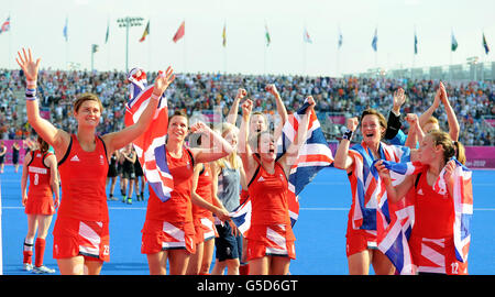 Giochi Olimpici di Londra - giorno 14. La Gran Bretagna festeggia la vittoria sulla Nuova Zelanda per una medaglia di bronzo al Centro di Hockey nel Parco Olimpico di Londra. Foto Stock