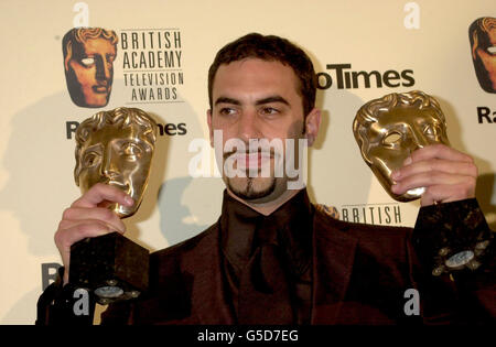 Il comico Sacha Baron Cohen (Ali G) ha ricevuto i premi per la migliore performance commedia e miglior programma o serie commedia al British Academy Television Awards al Grosvenor House Hotel di Londra. Foto Stock