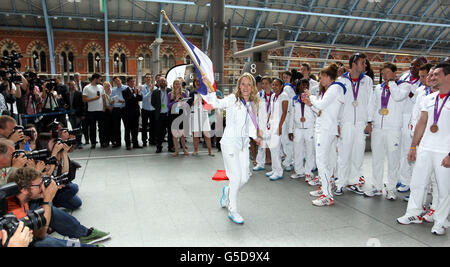 Olympics.it - gli atleti partono dalla stazione ferroviaria internazionale di St Pancras Foto Stock