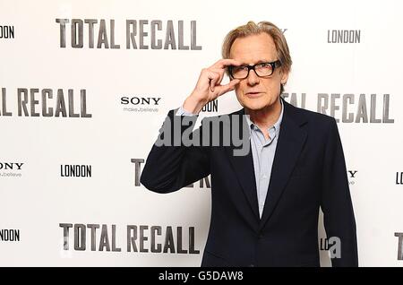 Bill Nighy in arrivo per la prima britannica di Total Recall, al Vue West End di Londra. PREMERE ASSOCIAZIONE foto. Data immagine: Giovedì 16 agosto 2012. Il credito fotografico dovrebbe essere: Rick Findler/PA Wire Foto Stock